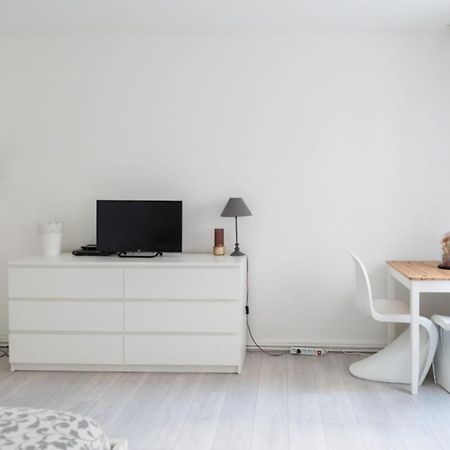Spacious Studio In The Center Of Montmartre Париж Екстериор снимка